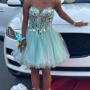 prom dress for petite girls it’s new and it’s a one of a kind dress.